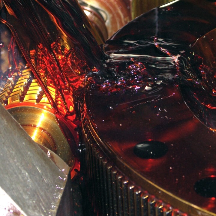 hobbing with oil